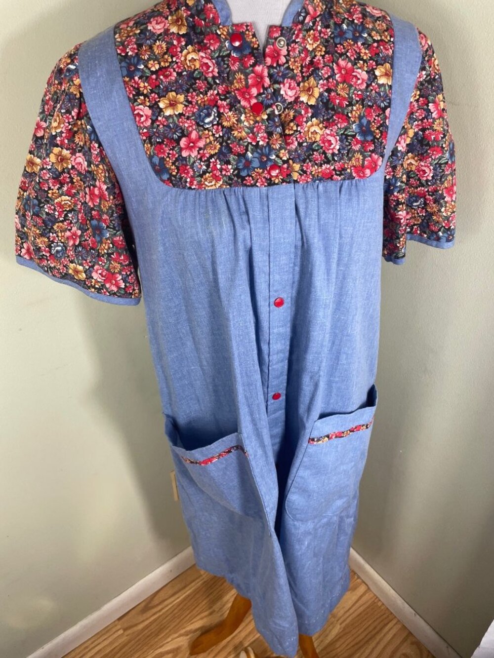 Blue Chambray Floral Print Apron House Dress With Pockets Snap Closure